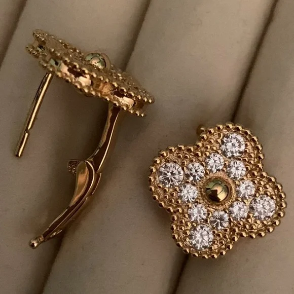 18 K gold sparkly crystal four leaf lucky clover stud earrings - Picture 6 of 12